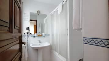 Standard Double Room, 1 Double Bed | Bathroom | Bathtub, free toiletries, hair dryer, towels