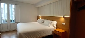 Daunenbettdecken, Schreibtisch, kostenloses WLAN, Bettwäsche