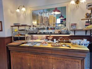Daily buffet breakfast for a fee - Charly Hotel (Milan)
