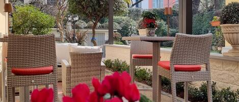 Coffres-forts dans les chambres, bureau, rideaux occultants