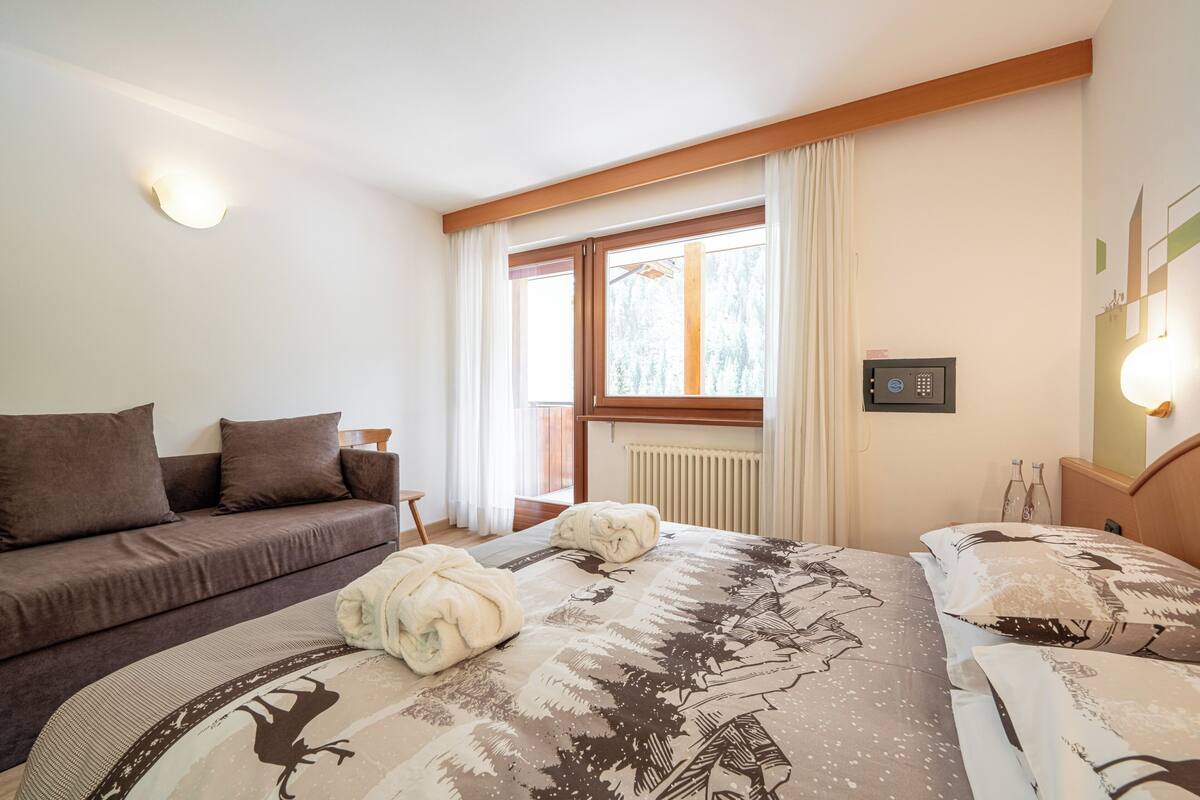 Classic Triple Room | Egyptian cotton sheets, hypo-allergenic bedding available