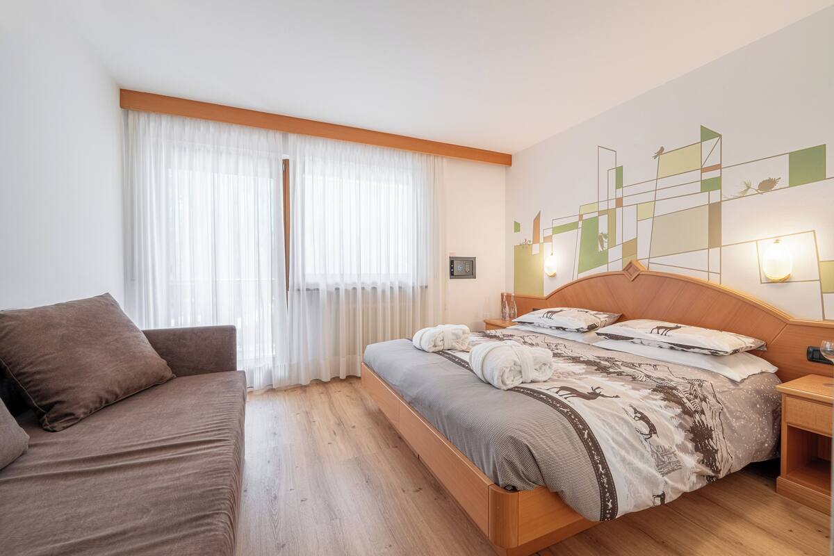 Quadruple Room | Egyptian cotton sheets, hypo-allergenic bedding available