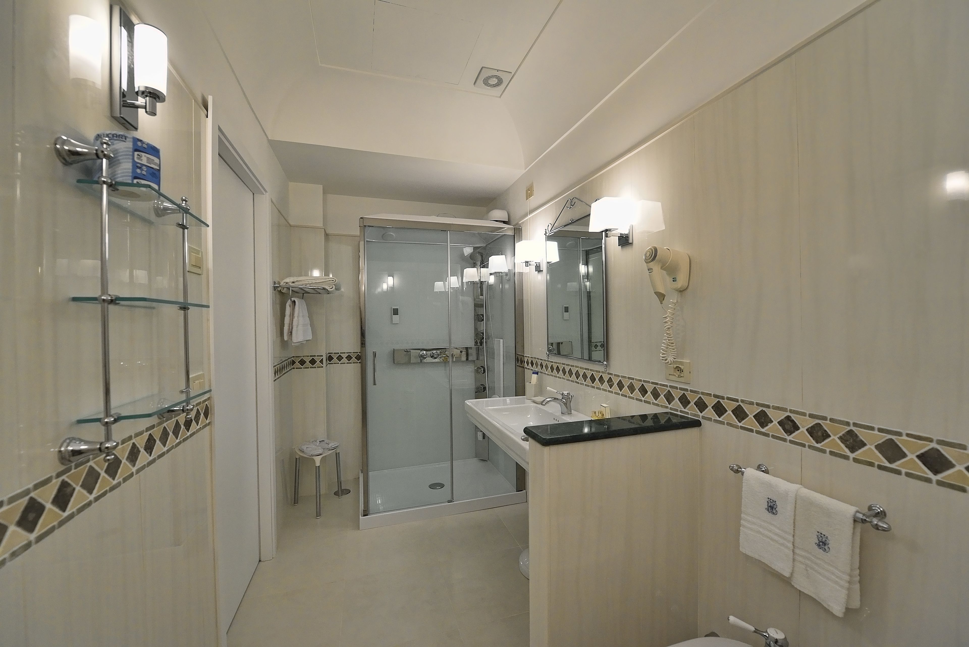 deluxe suite, balcony, sea view | bathroom | free toiletries, hair dryer, slippers, bidet