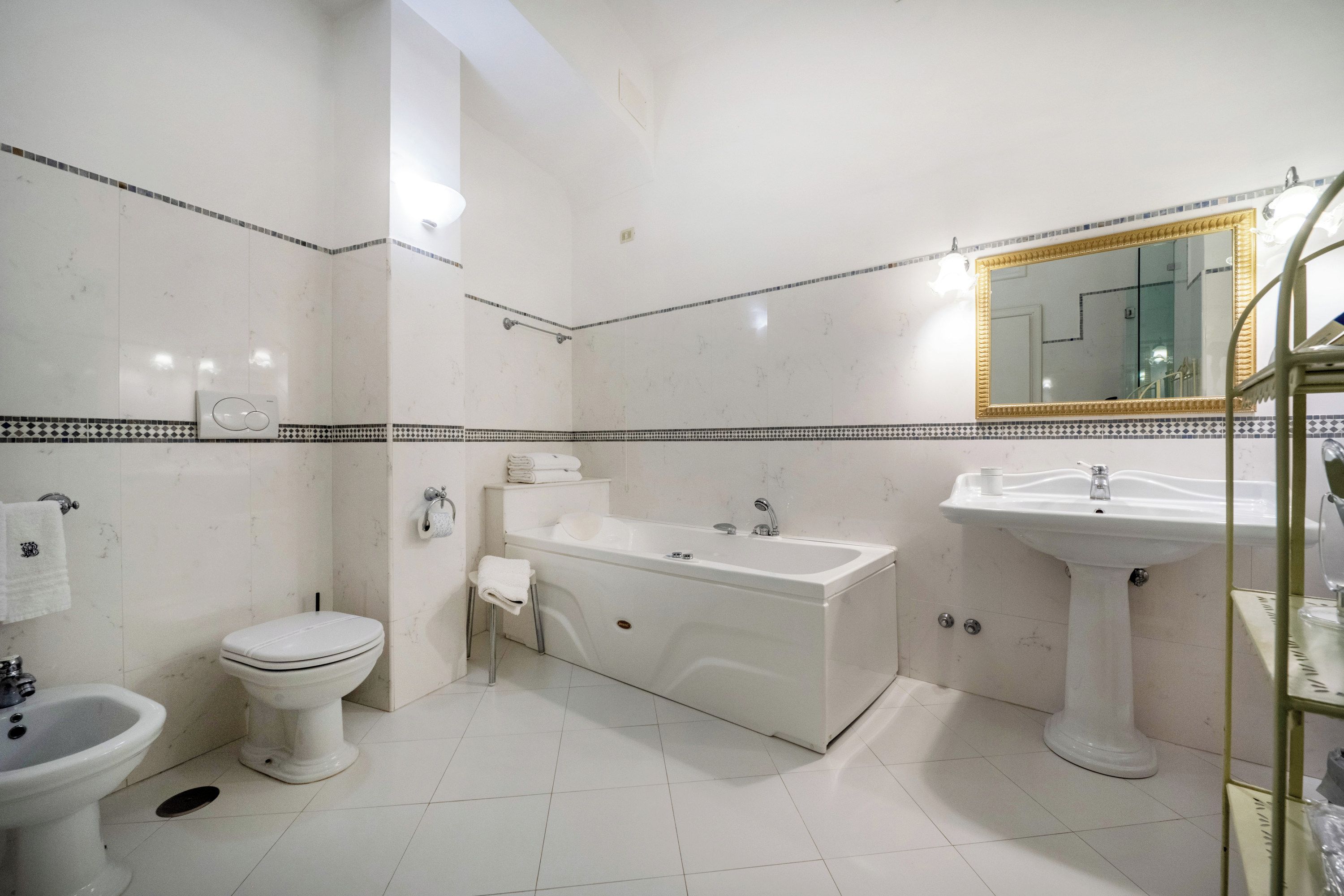 A bathroom with a toilet, bathtub, and sink.