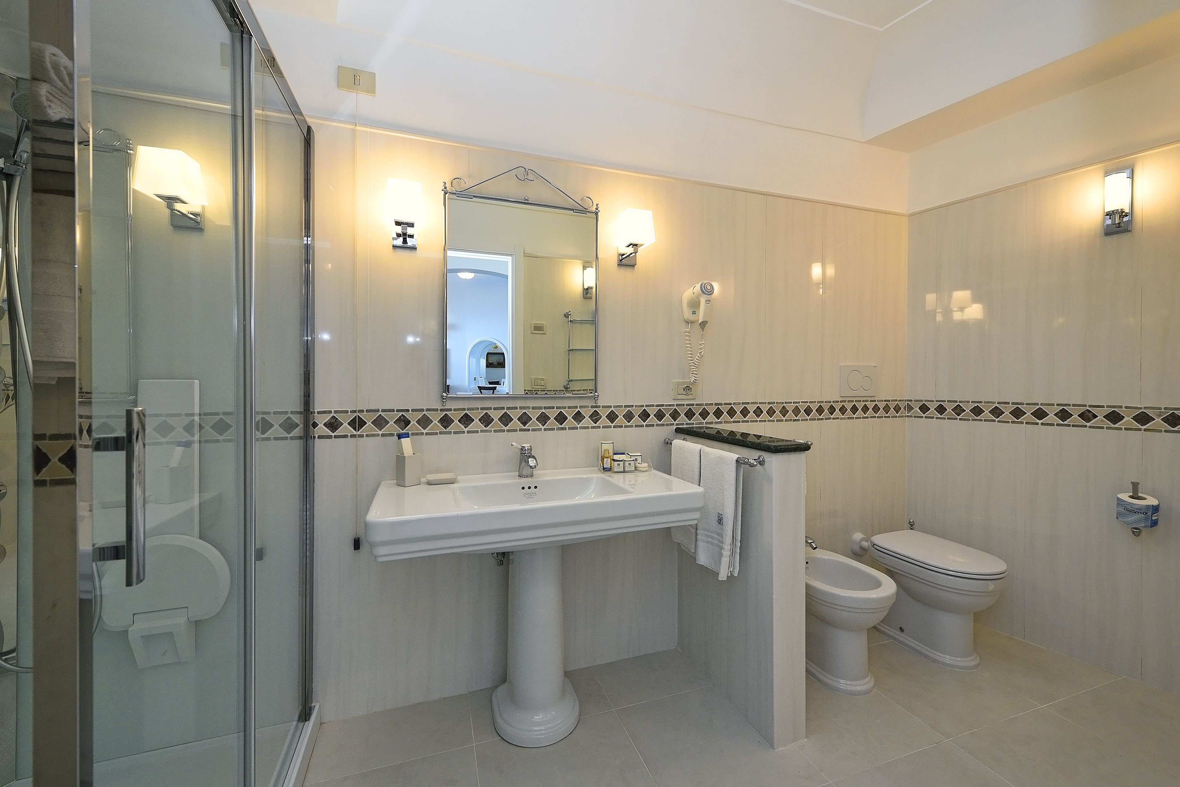 deluxe suite, balcony, sea view | bathroom | free toiletries, hair dryer, slippers, bidet