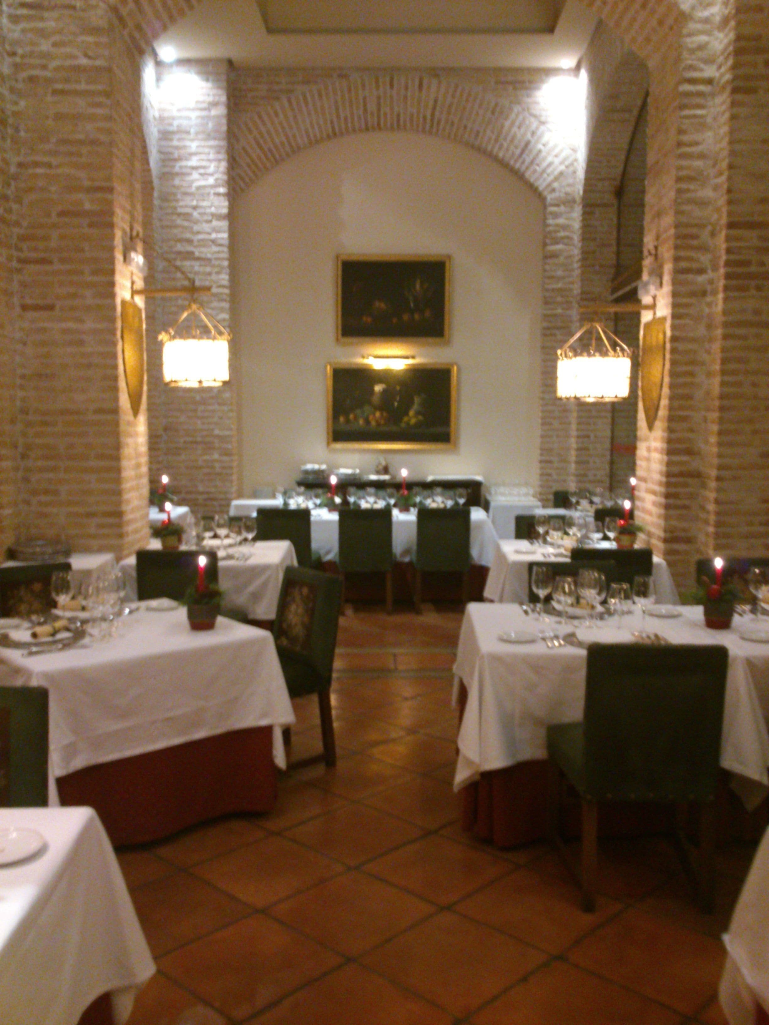 Petit déjeuner, déjeuner et dîner servis sur place
