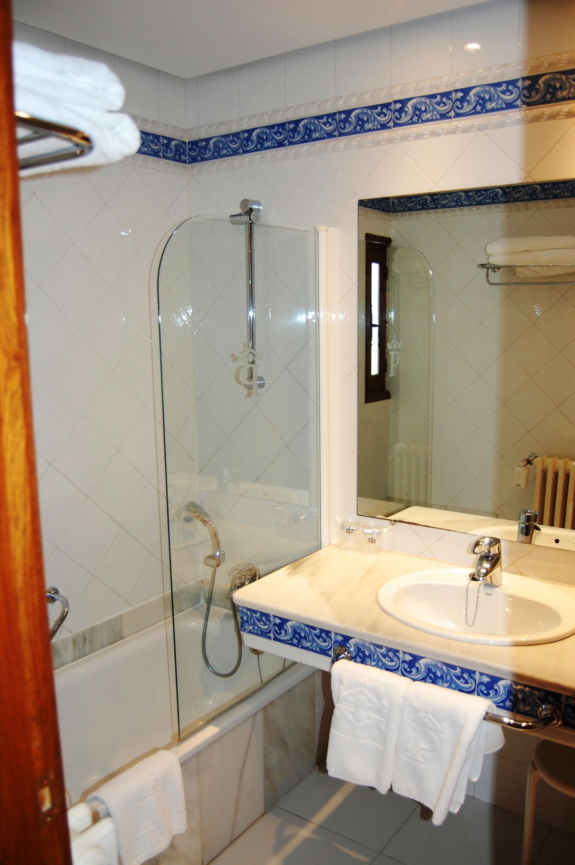 superior twin room | bathroom | free toiletries, hair dryer, bidet, towels