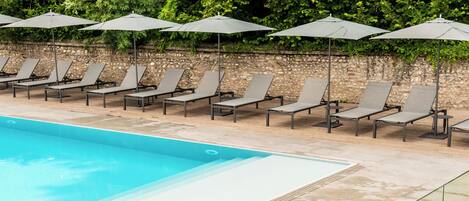 Outdoor pool, pool umbrellas, sun loungers