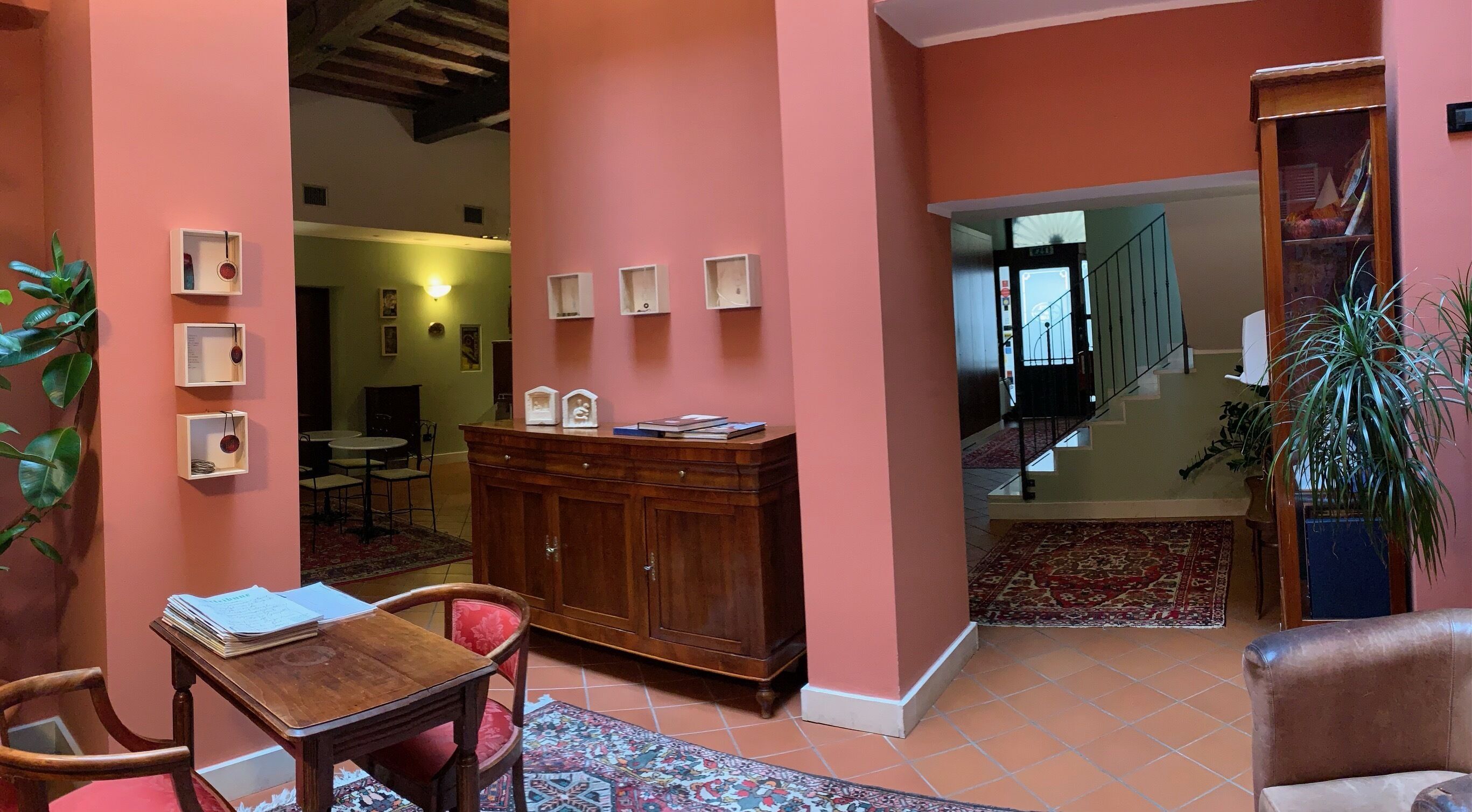 32-inch led tv with satellite channels, smart tv