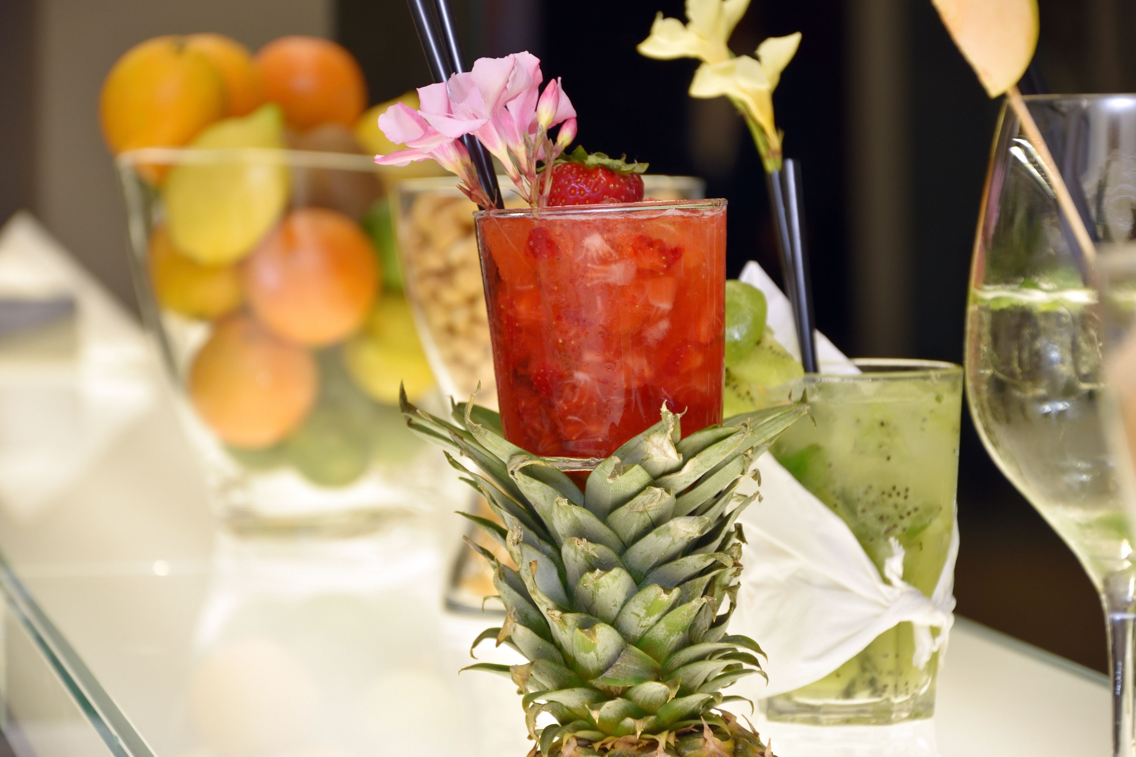 beach views, serves breakfast, lunch and dinner