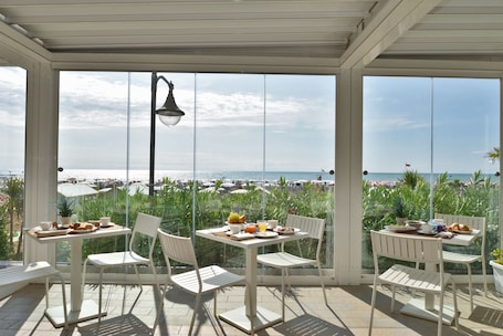 Terrace/patio. Hotel Astoria