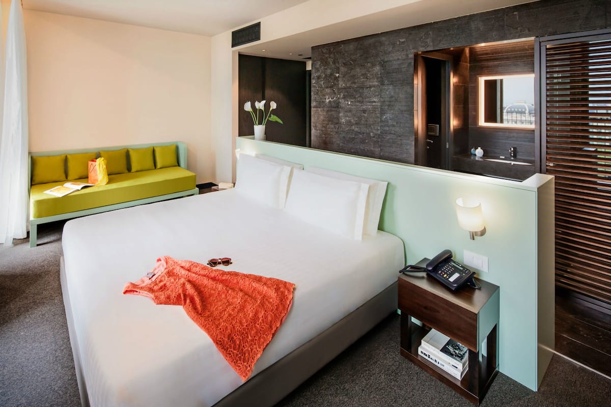 1 bedroom, down duvets, minibar, in-room safe