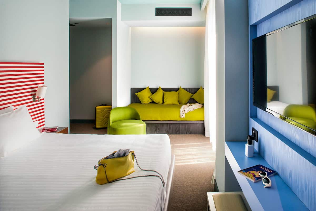 Standard Triple Room, 1 Bedroom | 1 bedroom, down duvets, minibar, in-room safe