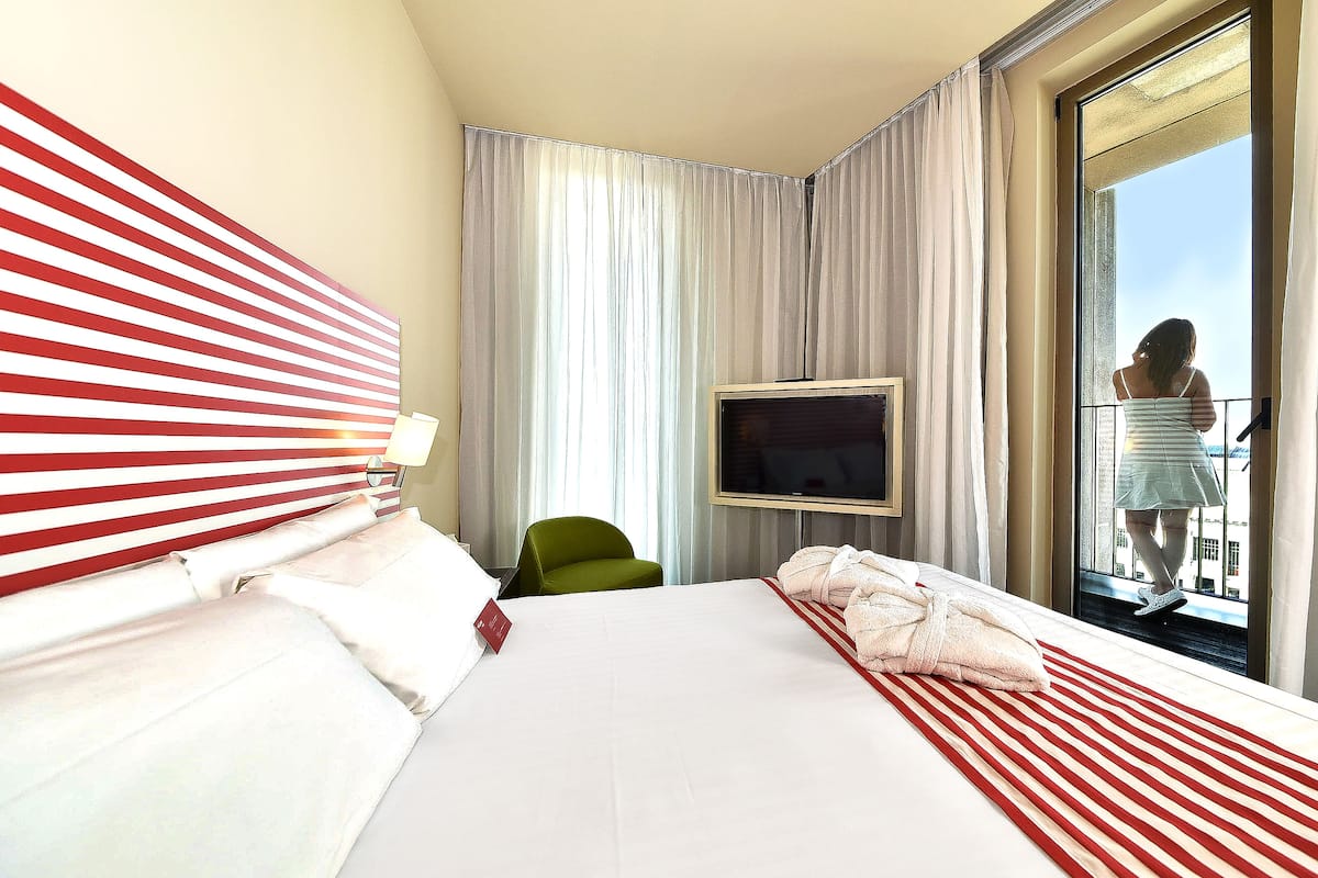 1 bedroom, down duvets, minibar, in-room safe