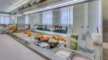Tägliches Frühstücksbuffet gegen Gebühr