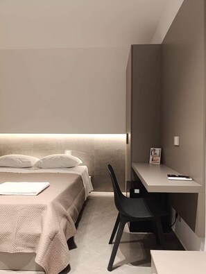 Sèche-cheveux, peignoirs, chaussons, bidet