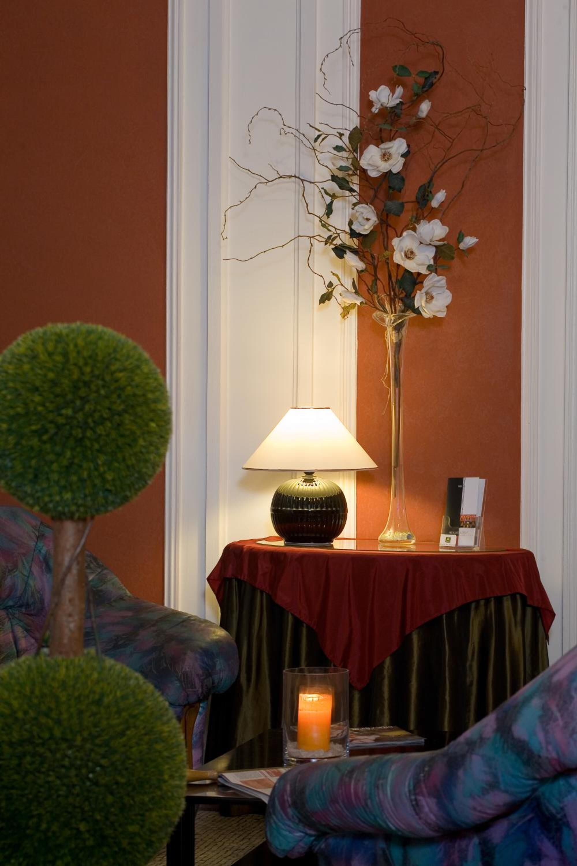 32-inch flat-screen tv with digital channels, tv