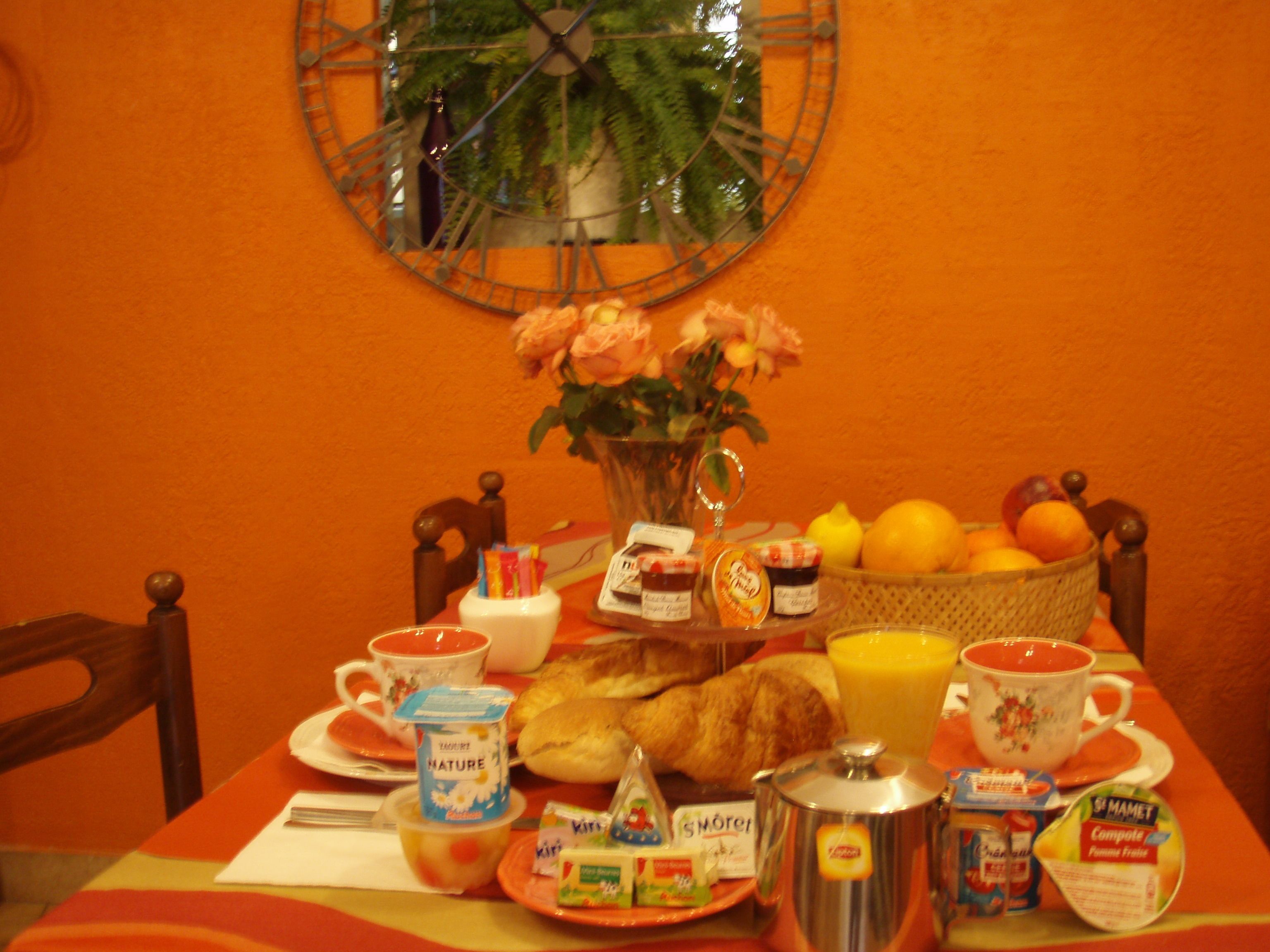 daily continental breakfast (eur 10.00 per person)