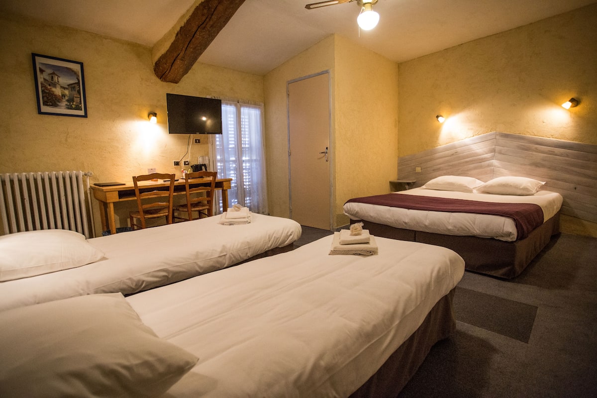 desk, soundproofing, cots/infant beds, free wifi