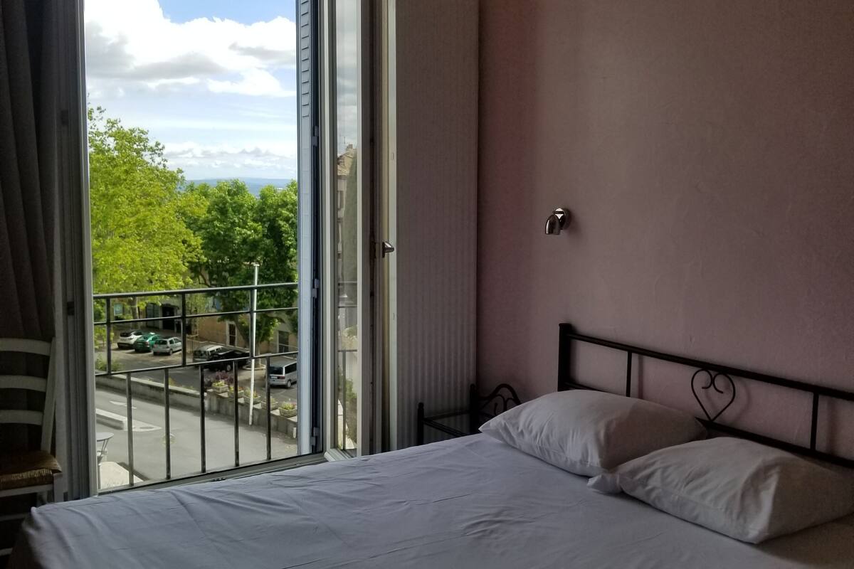 twin room, 2 single beds | desk, soundproofing, cots/infant beds, free wifi