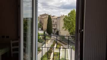 Twin Room, 2 Single Beds | Desk, soundproofing, cots/infant beds, free WiFi