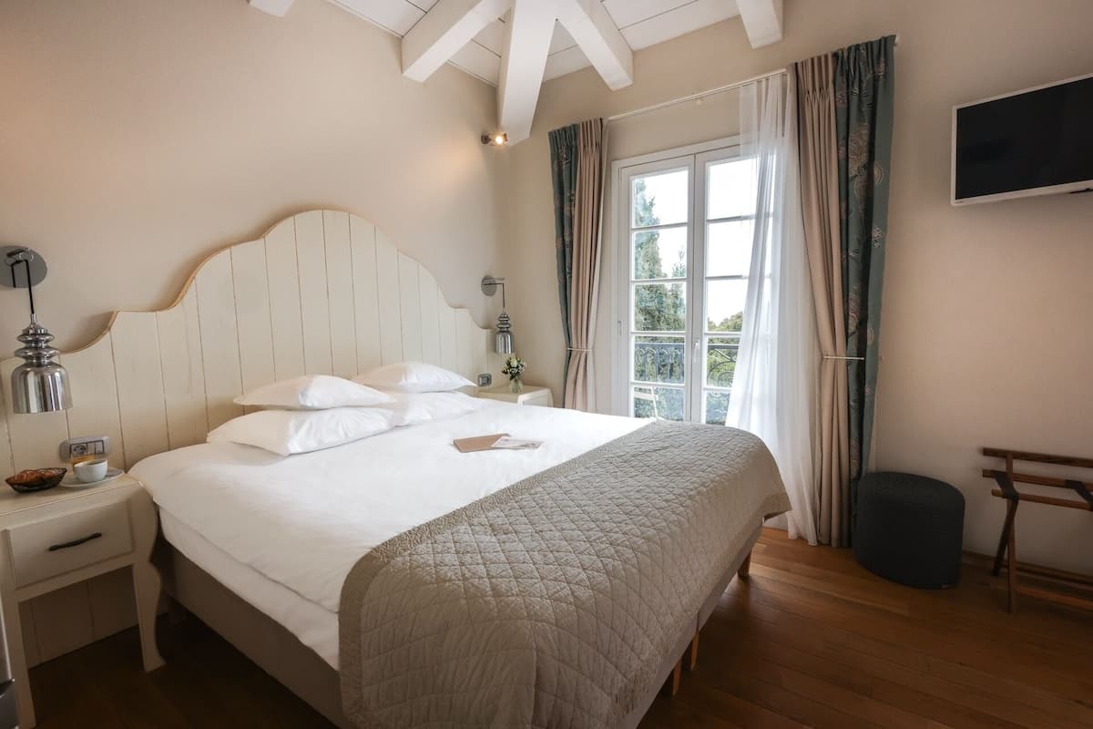 Deluxe Room | 객실 내 금고, 각각 다른 스타일의 인테리어, 각각 다르게 가구 비치, 방음 설비