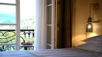 Standard Double Room | 1 bedroom, in-room safe, individually decorated, individually furnished