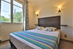 Standard-Doppelzimmer | Betten mit Memory-Foam-Matratzen, Minibar, Zimmersafe