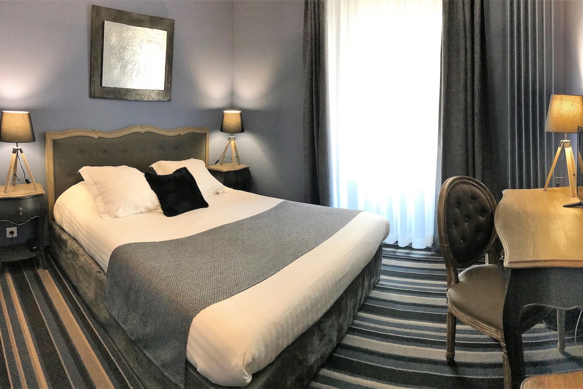 Minibar, soundproofing, WiFi (free), bed sheets