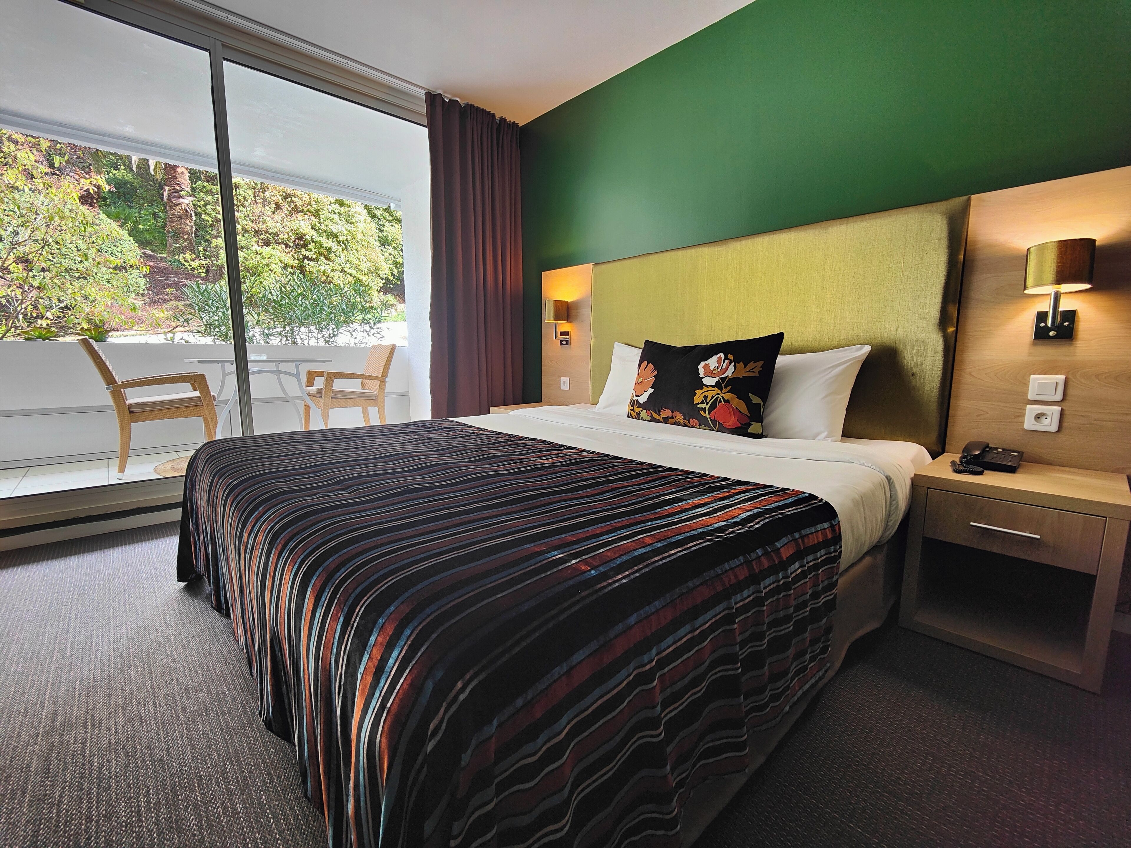 ห้องซูพีเรีย, เตียงคิงไซส์ 1 เตียง | เครื่องนอนระดับพรีเมียม, มินิบาร์, ตู้นิรภัยในห้องพัก, เตารีด/โต๊ะรีดผ้า