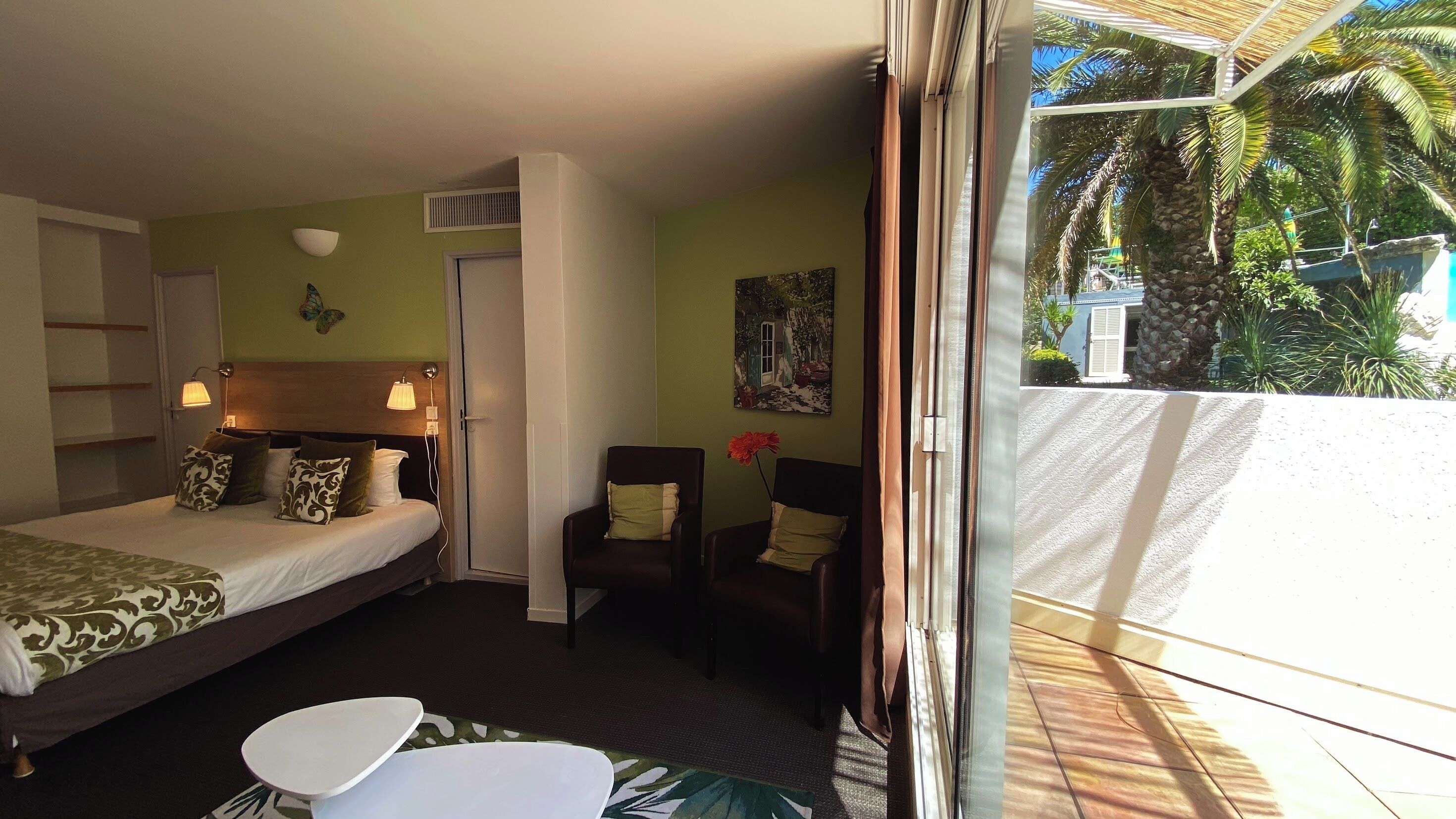 junior suite | 1 bedroom, premium bedding, minibar, in-room safe