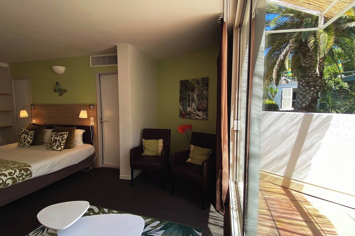 junior suite | 1 bedroom, premium bedding, minibar, in-room safe