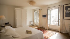 Apartament, 2 dormitoris, terrassa (4 persons) | Decoració individual, escriptori i habitacions insonoritzades 