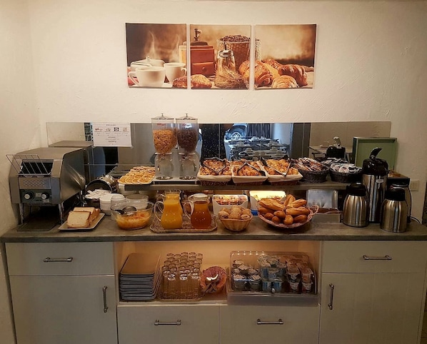Desayuno buffet todos los días (con cargo) 