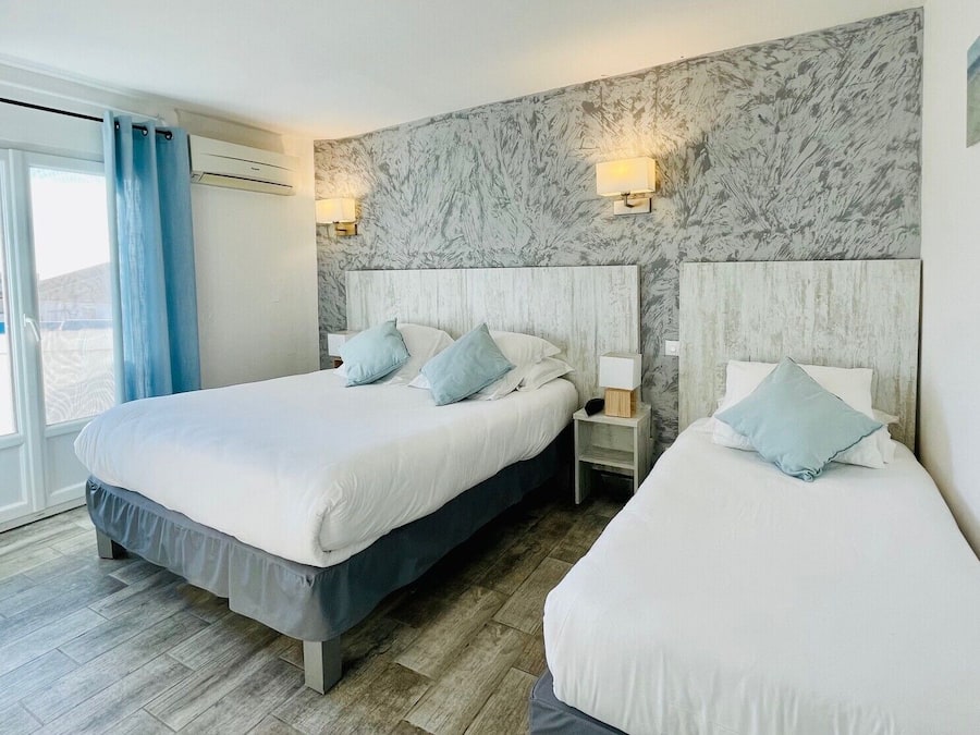 Habitació triple superior | Caixa forta a l'habitació, escriptori i habitacions insonoritzades