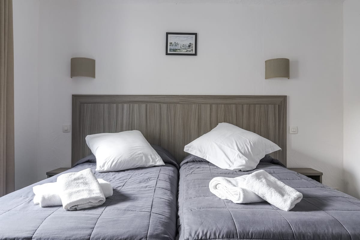 Economy Double Room | In-room safe, desk, soundproofing, free WiFi