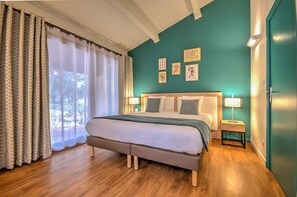 In-room safe, desk, laptop workspace, soundproofing