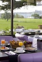 Desayuno buffet diario (EUR 13.50 por persona)