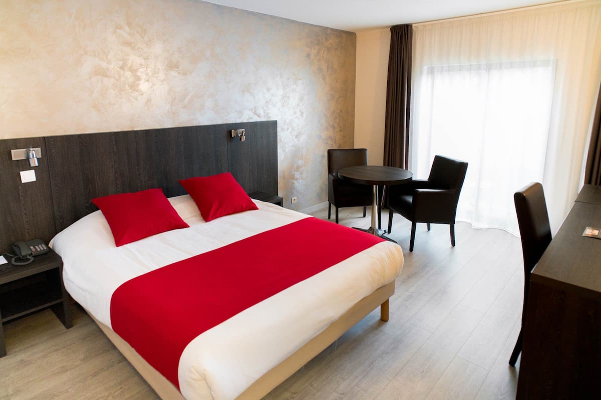 Classic Double Room | Premium bedding, in-room safe, desk, soundproofing