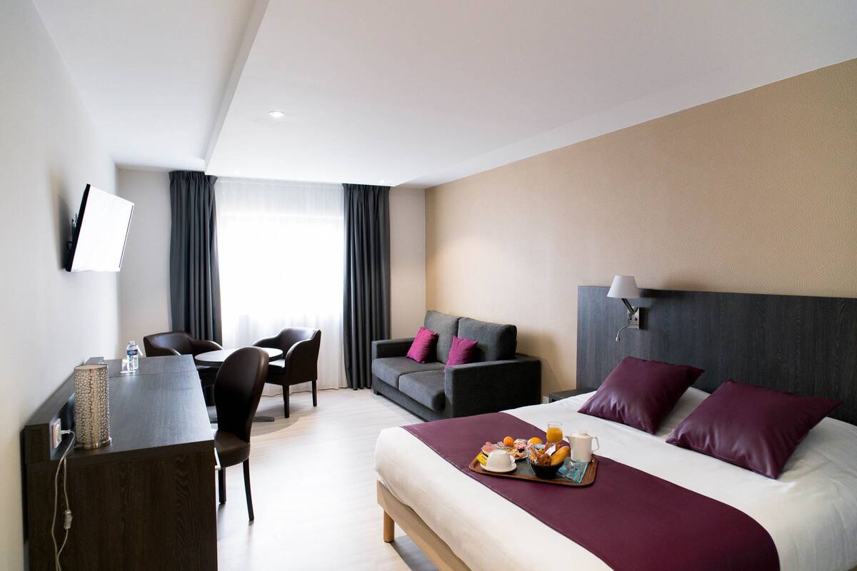 Family Double Room | Premium bedding, in-room safe, desk, soundproofing
