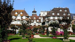 Point of interest - Hôtel des Thermes et du Casino (Luc-sur-Mer)