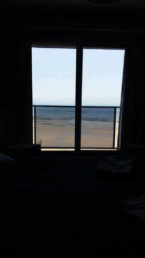 Tweepersoonskamer, uitzicht op zee (No Balcony) | Uitzicht op strand/zee
