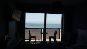 Double Room, Balcony, Sea View | Balcony - Hôtel des Thermes et du Casino (Luc-sur-Mer)