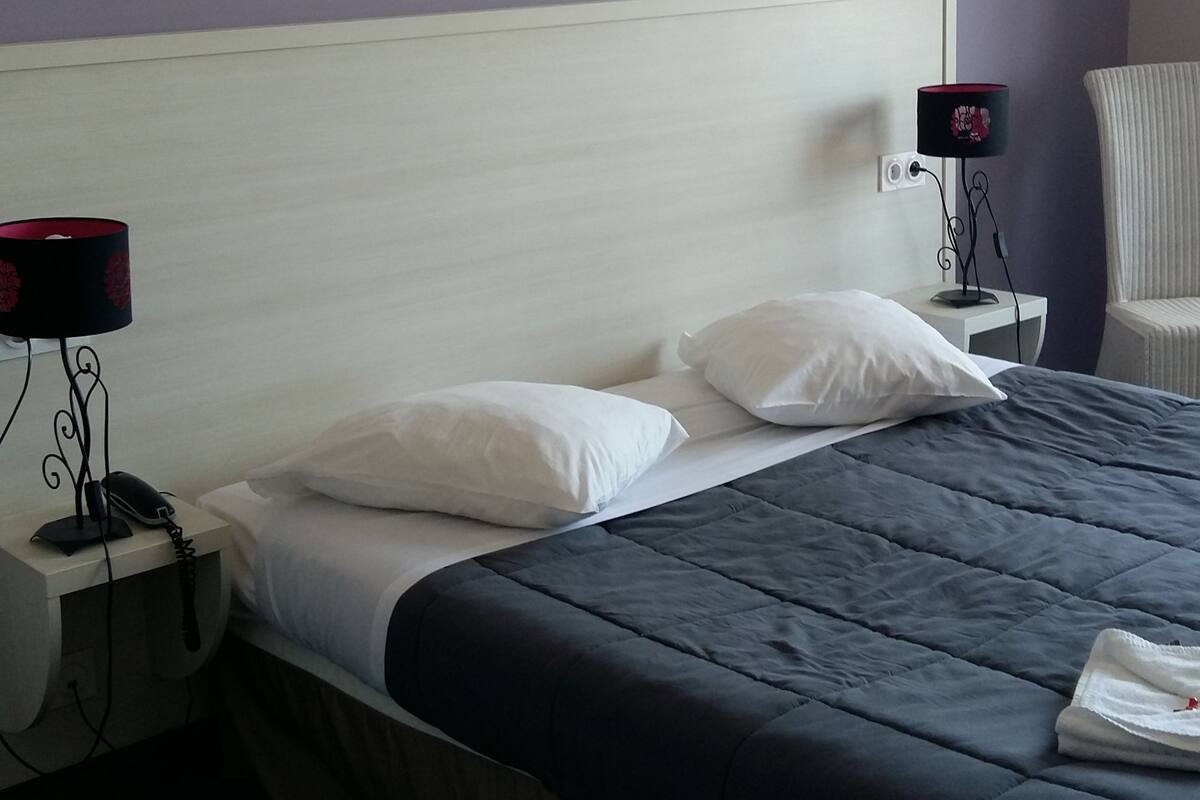 Double Room, Sea View (No Balcony) | In-room safe, desk, laptop workspace, soundproofing