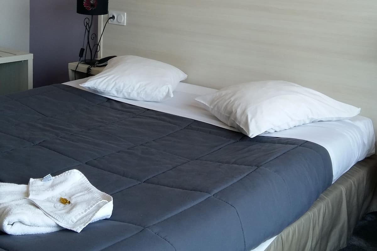 In-room safe, desk, laptop workspace, soundproofing