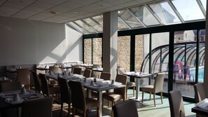 Petit déjeuner buffet servi tous les jours en supplément