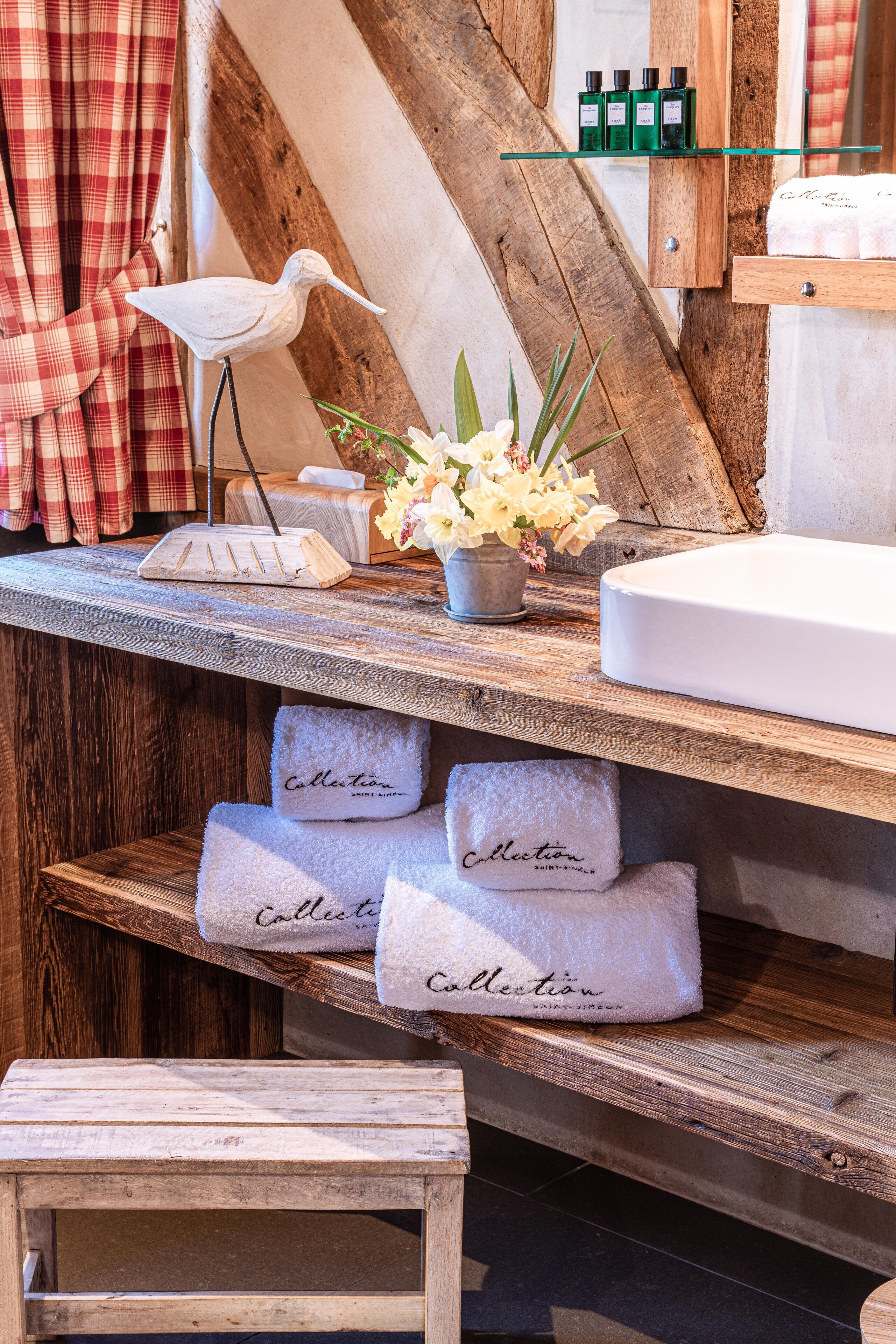 family apartment | bathroom | free toiletries, hair dryer, bathrobes, slippers