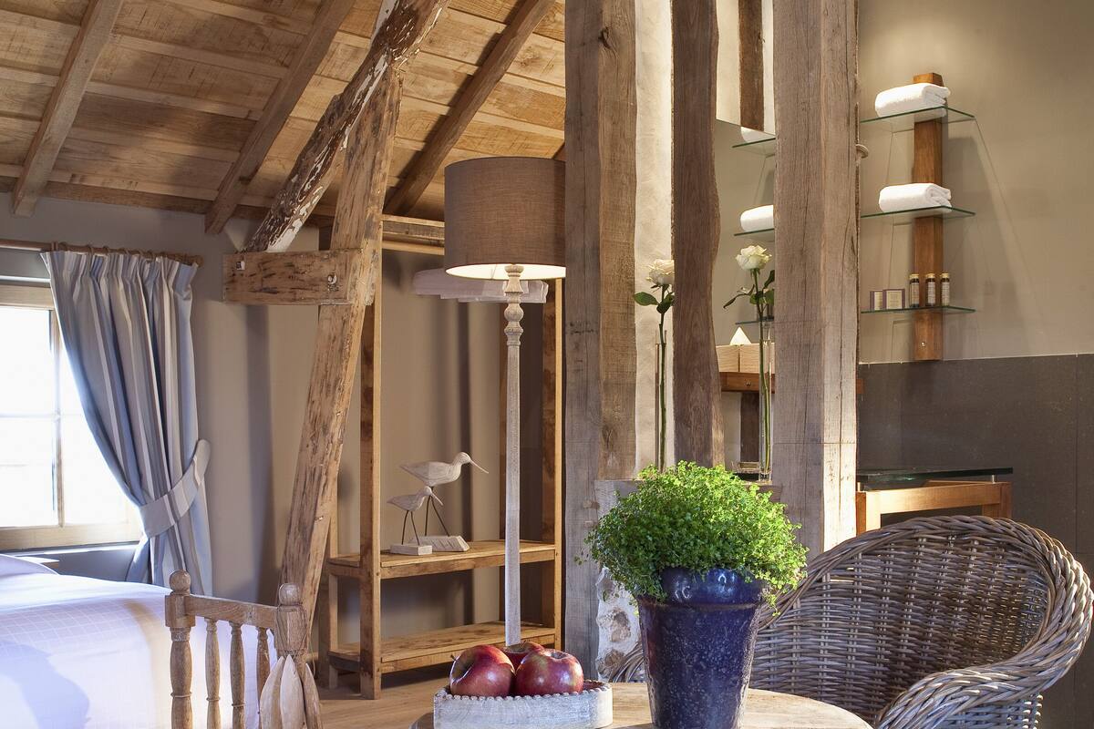 superior double or twin room (charme) | living area | 80-cm flat-screen tv with digital channels, tv