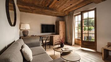 Superior kamer, 1 twee- of 2 eenpersoonsbedden (Charme) | Woonruimte | Een 80-cm flatscreentelevisie met digitale zenders en televisie