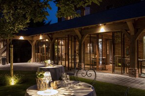 Breakfast, lunch, dinner served; Regional cuisine, garden views  - Auberge de la Source (Barneville-la-Bertran)